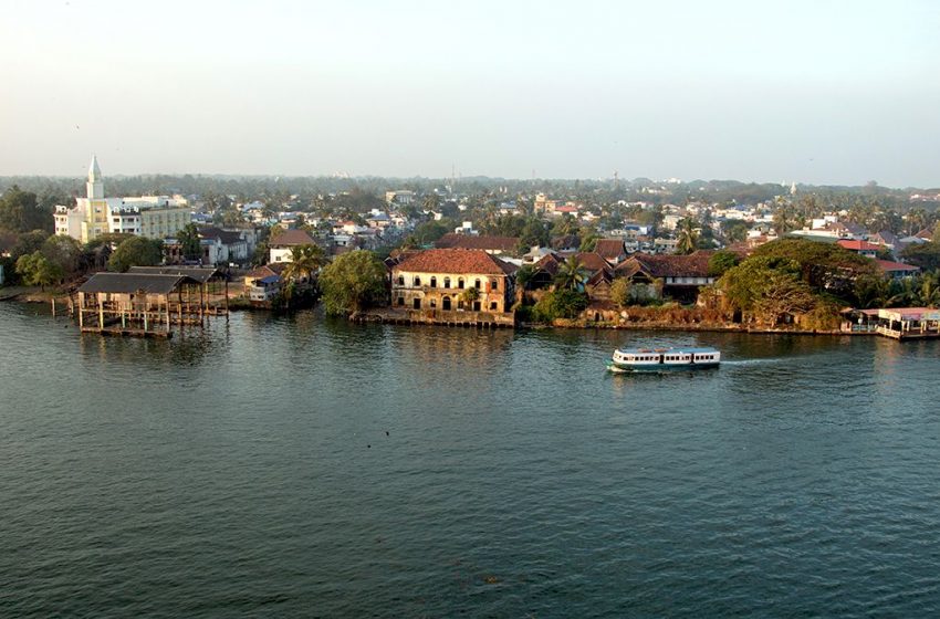 The picture shows the coastal line of Kochi from above.